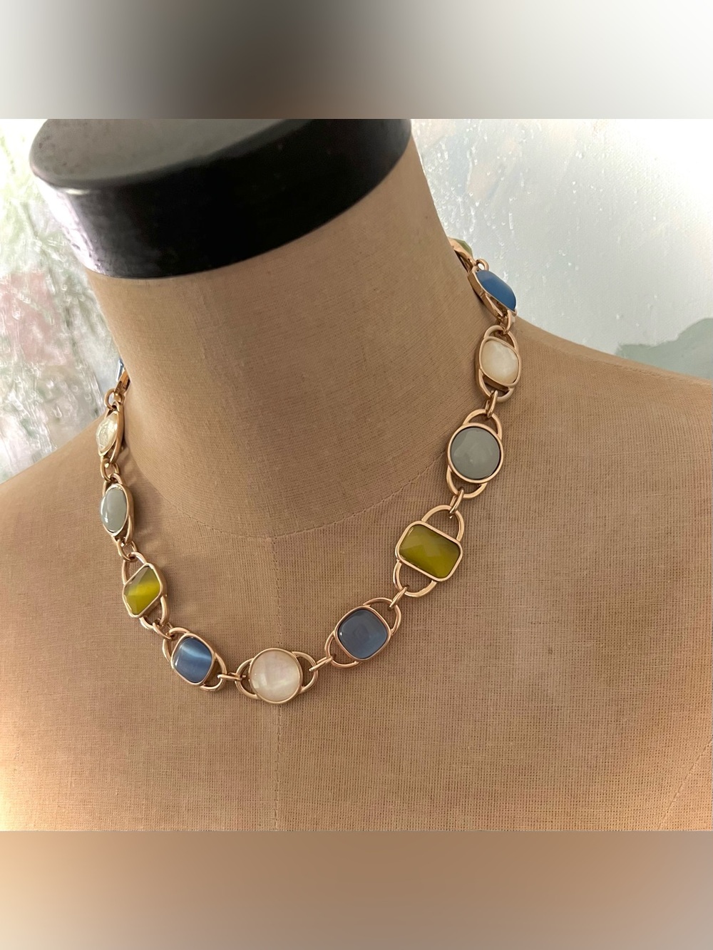 NWT vintage-inspired multi colored station collar necklace